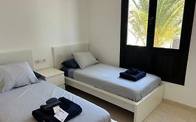 2 Bedroom Top Floor Apartment Close To Beach